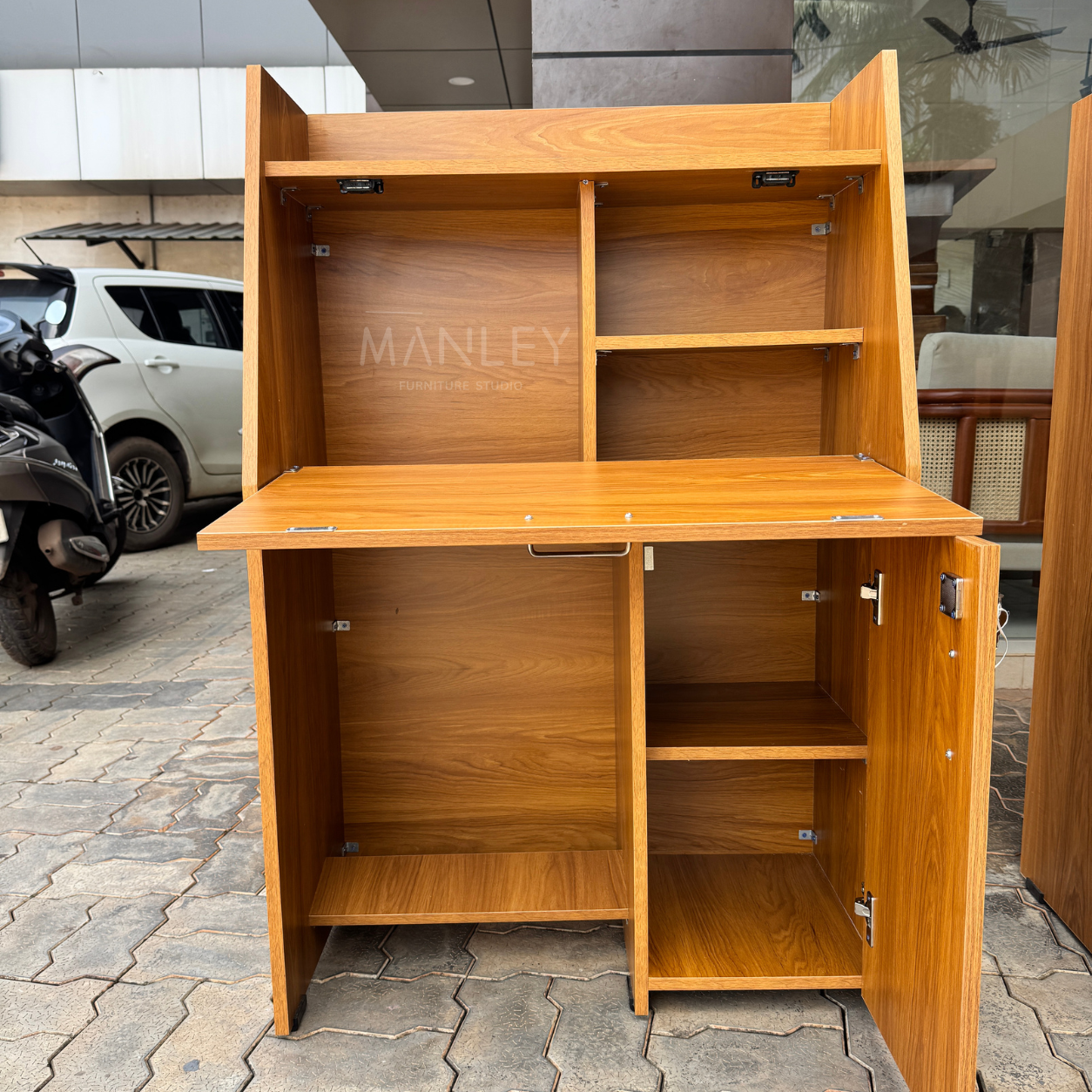 EASE STUDY TABLE | PARTICLE BOARD