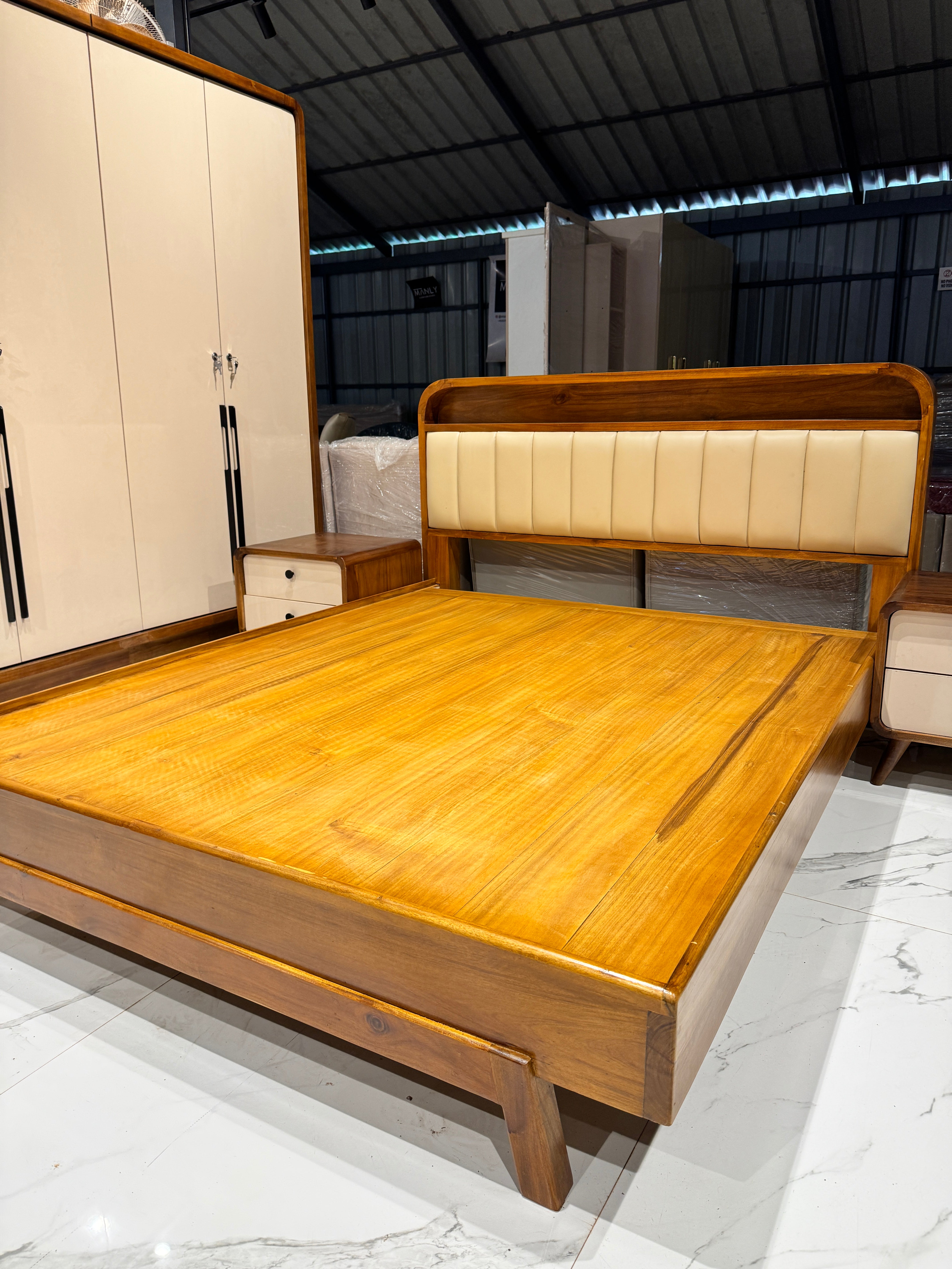 FINORA  4 DOOR  QUEEN SIZE WOOD BEDRROMSET – Forest Acacia & Door Board | Brown & Cream