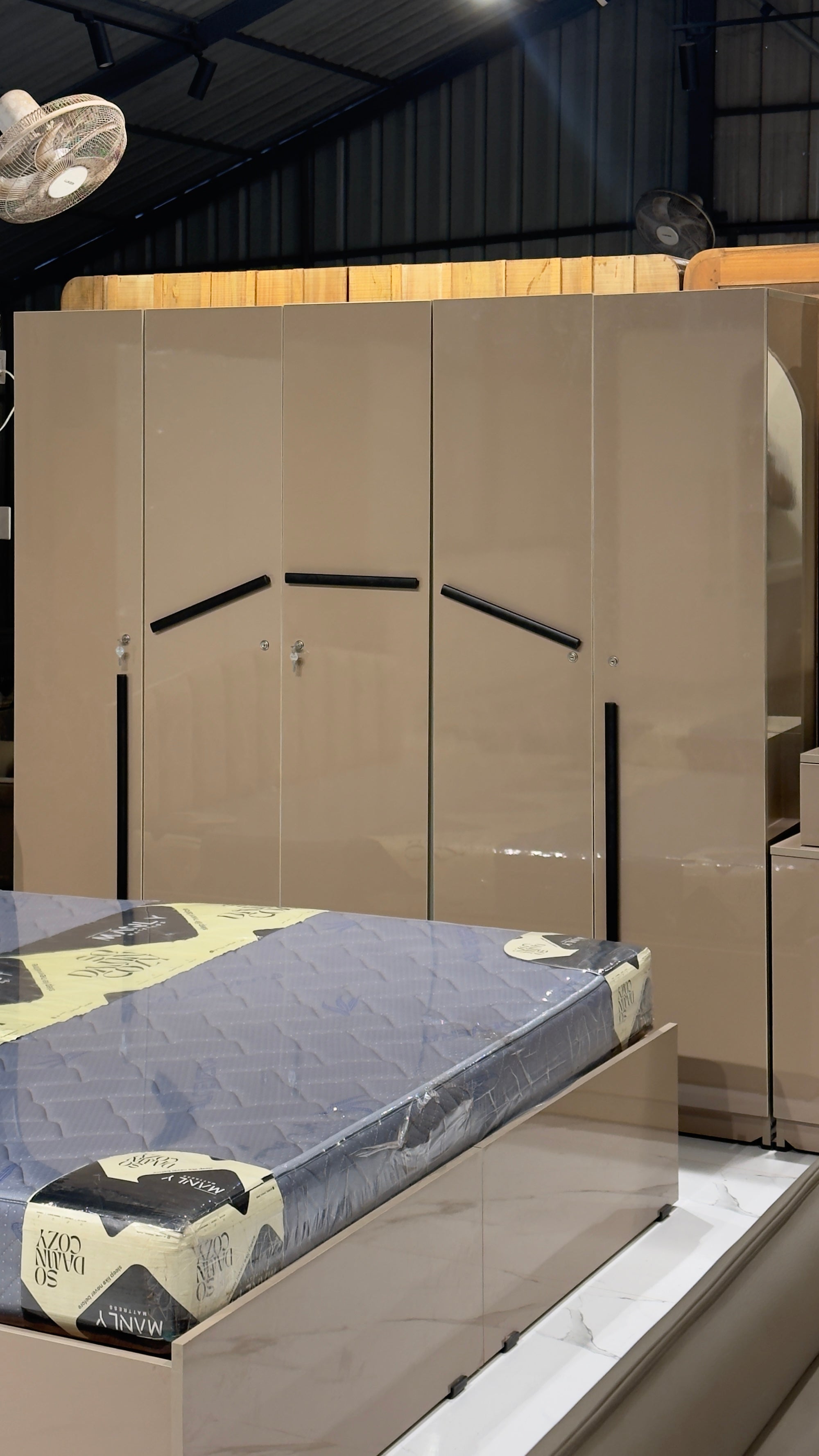 NINEX PREMIUM 5 DOOR QUEEN SIZE BEDROOMSET | CREAM COLOUR-UV BOARD