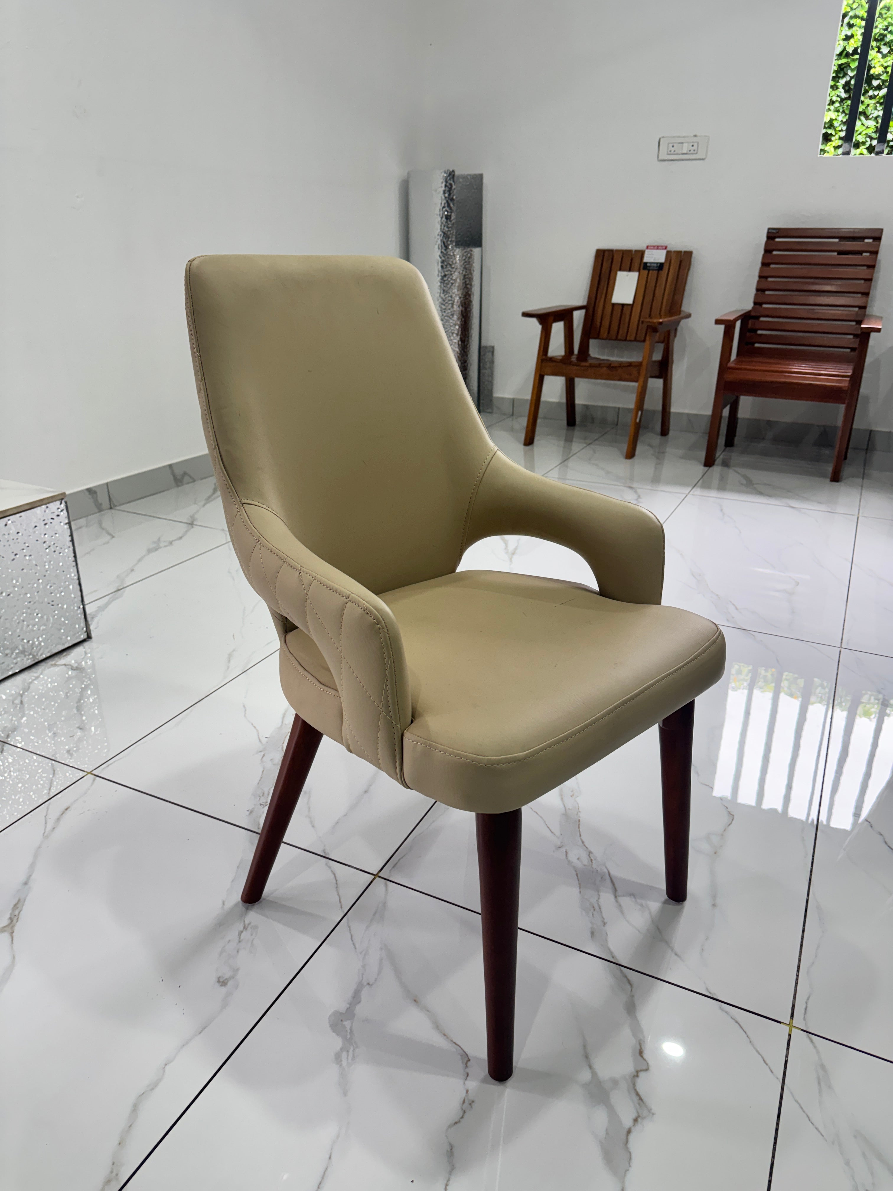 NIYEX 8-SEATER DINING SET | MAHOGANY & ONYX TOP | 8 CHAIRS | 7×3.5 FT