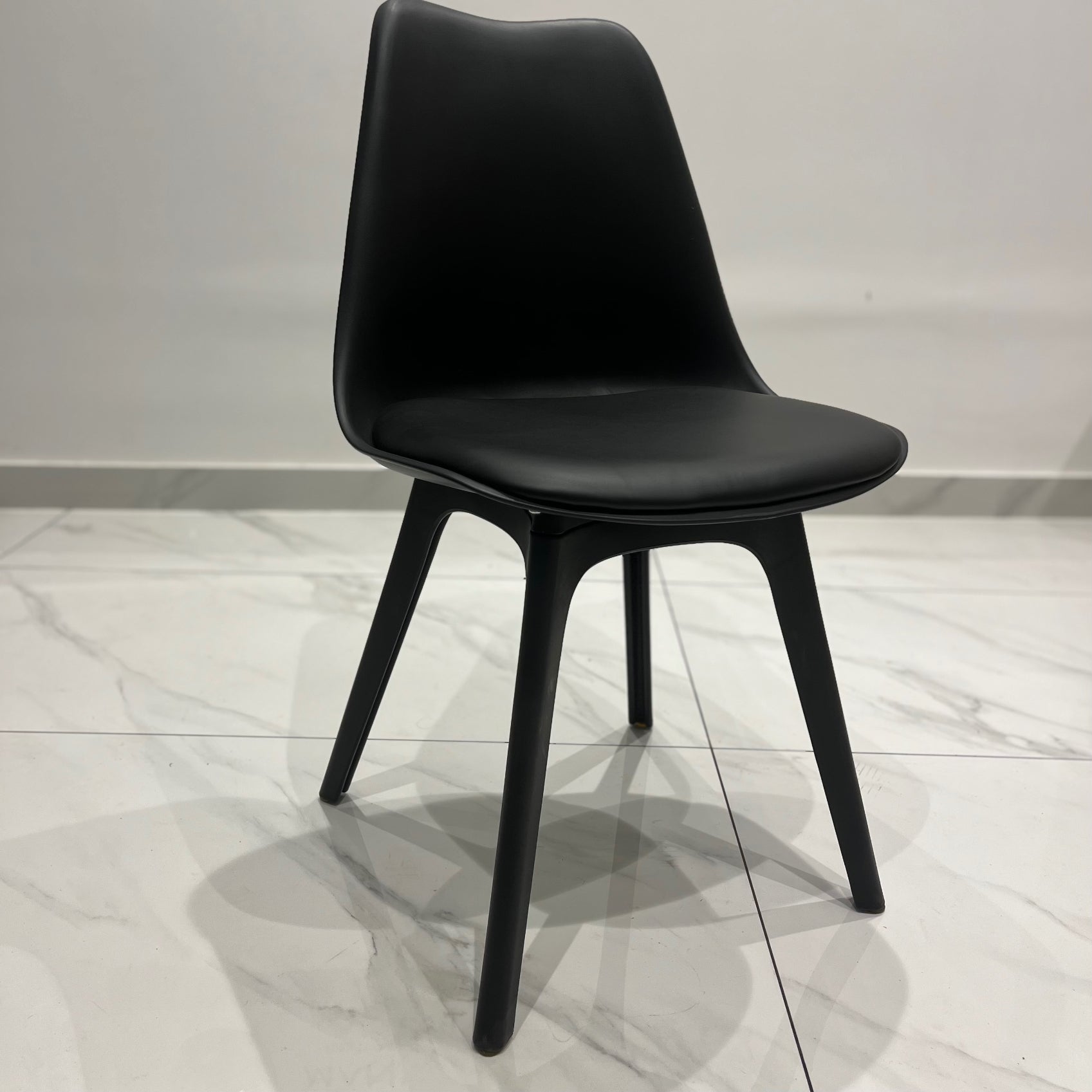 SLEEN FIBRE SITOUT CHAIR | WITH CUSHION | BLACK