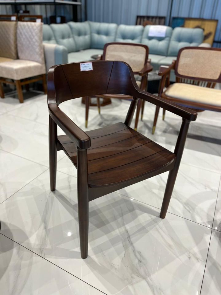 Chairs - Wd sitout rd