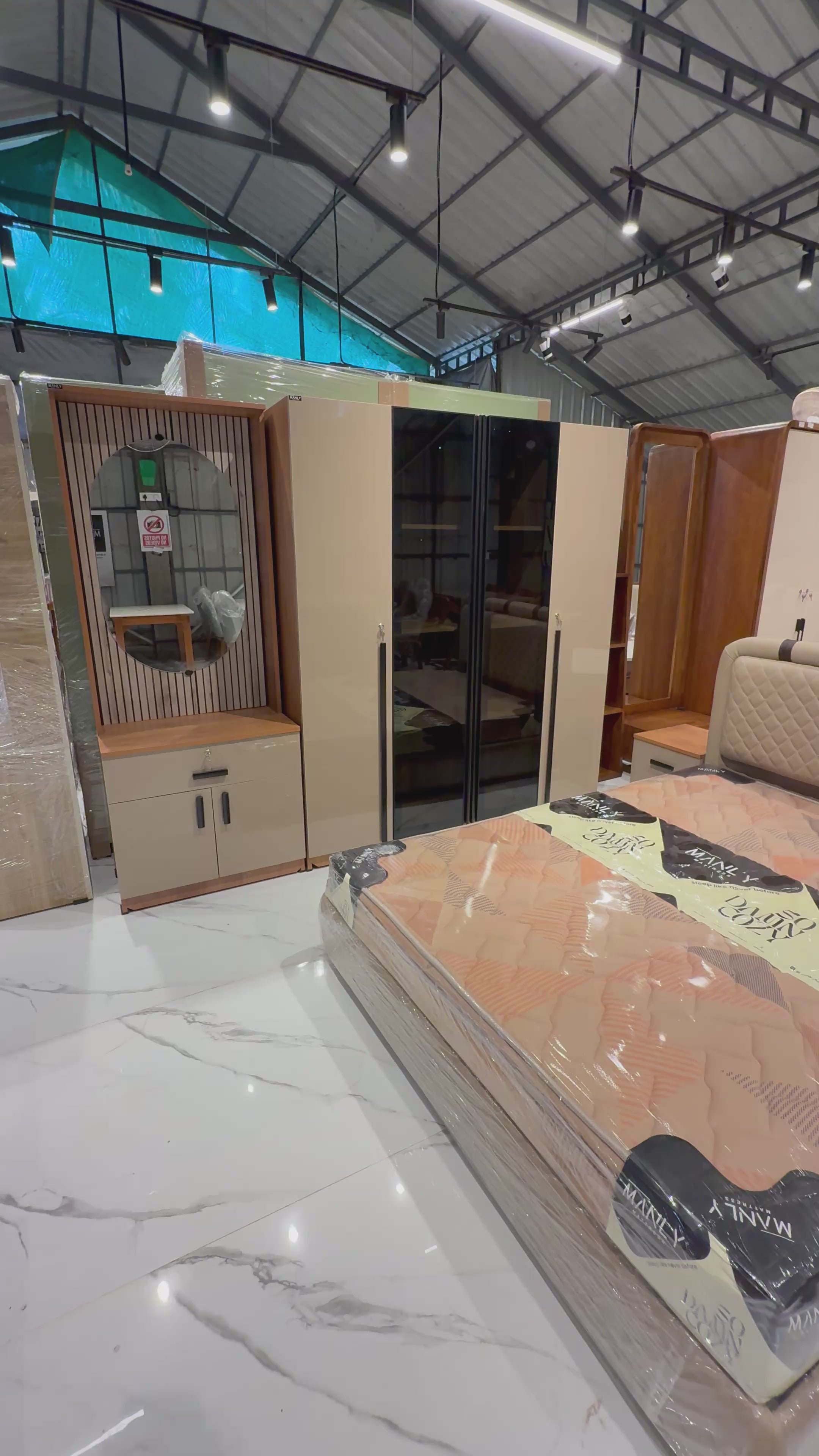 OMEGA 4-DOOR QUEEN SIZE BEDROOM SET | PARTICLE BOARD & UV BOARD DOORS | LIGHT CREAM